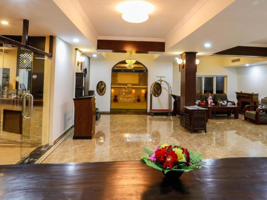 Da Yatra Courtyard Hotel & Resort Pokhara Dış mekan fotoğraf