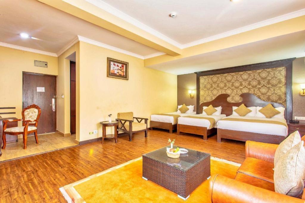 Da Yatra Courtyard Hotel & Resort Pokhara Dış mekan fotoğraf