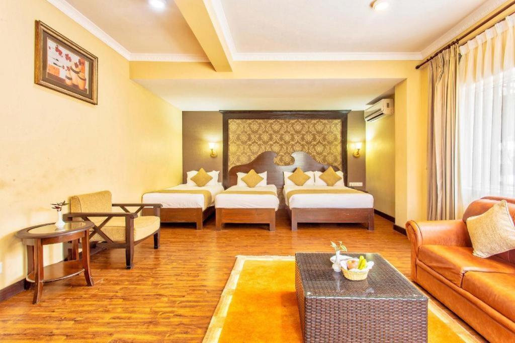 Da Yatra Courtyard Hotel & Resort Pokhara Dış mekan fotoğraf