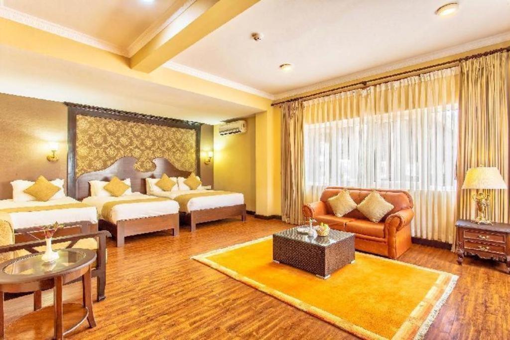Da Yatra Courtyard Hotel & Resort Pokhara Dış mekan fotoğraf