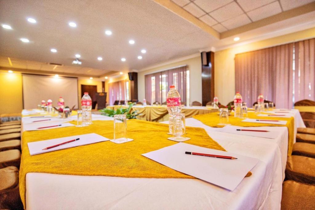 Da Yatra Courtyard Hotel & Resort Pokhara Dış mekan fotoğraf