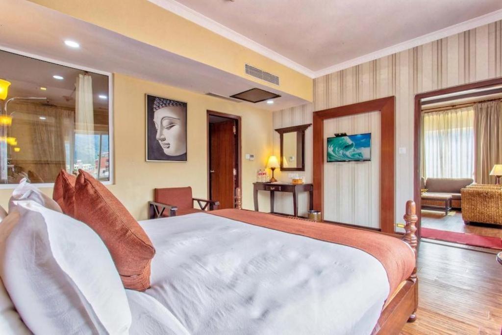 Da Yatra Courtyard Hotel & Resort Pokhara Dış mekan fotoğraf