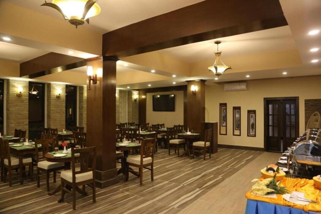 Da Yatra Courtyard Hotel & Resort Pokhara Dış mekan fotoğraf