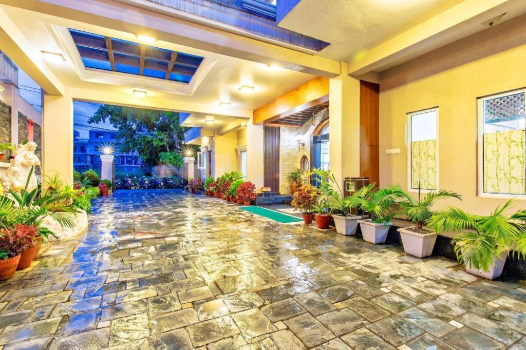 Da Yatra Courtyard Hotel & Resort Pokhara Dış mekan fotoğraf